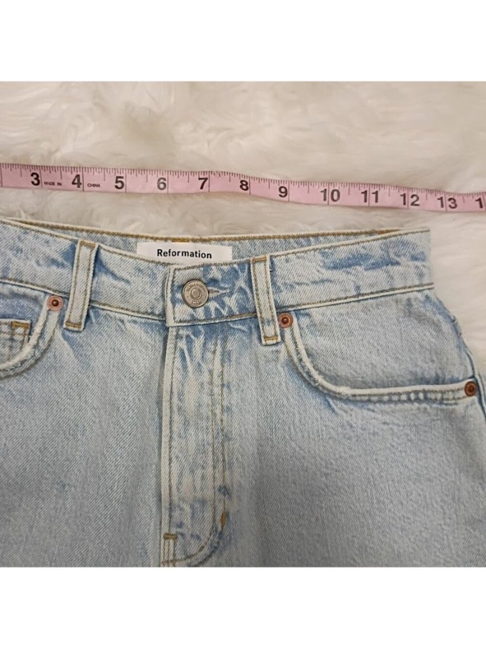 Reformation High-Waisted SZ 25 Denim Mom Shorts Frayed Hem Light Wash - Picture 10 of 11